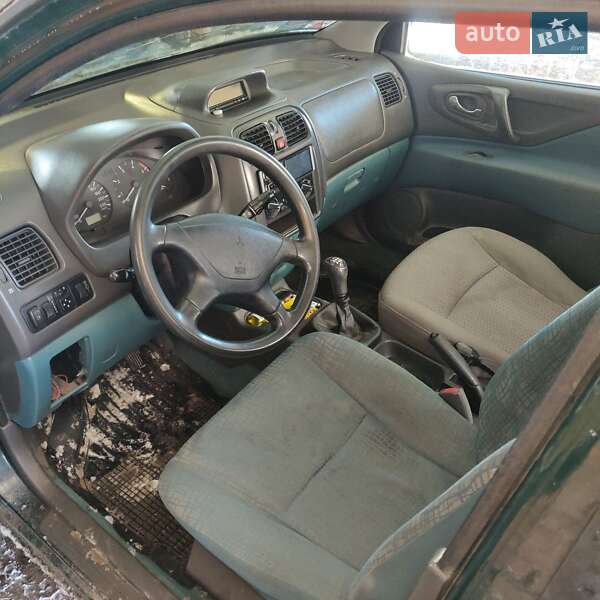 Mitsubishi Space Star 2001