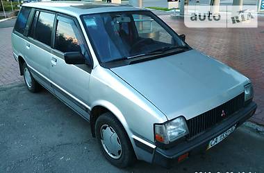 Грузопассажирский фургон Mitsubishi Space Wagon 1987 в Умани