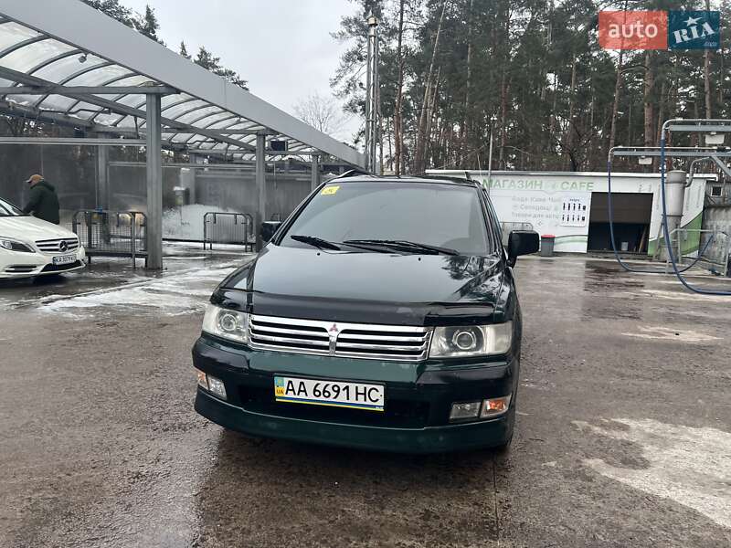 Минивэн Mitsubishi Space Wagon 1998 в 