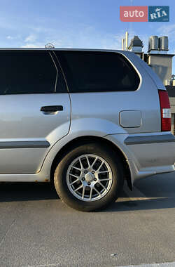 Минивэн Mitsubishi Space Wagon 2003 в 