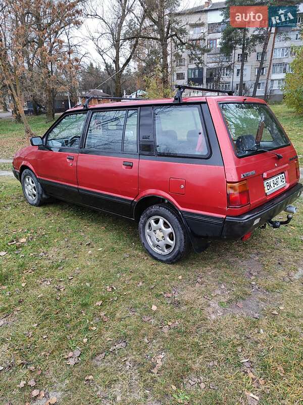 Минивэн Mitsubishi Space Wagon 1985 в Сарнах