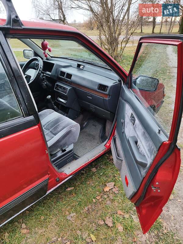 Минивэн Mitsubishi Space Wagon 1985 в Сарнах