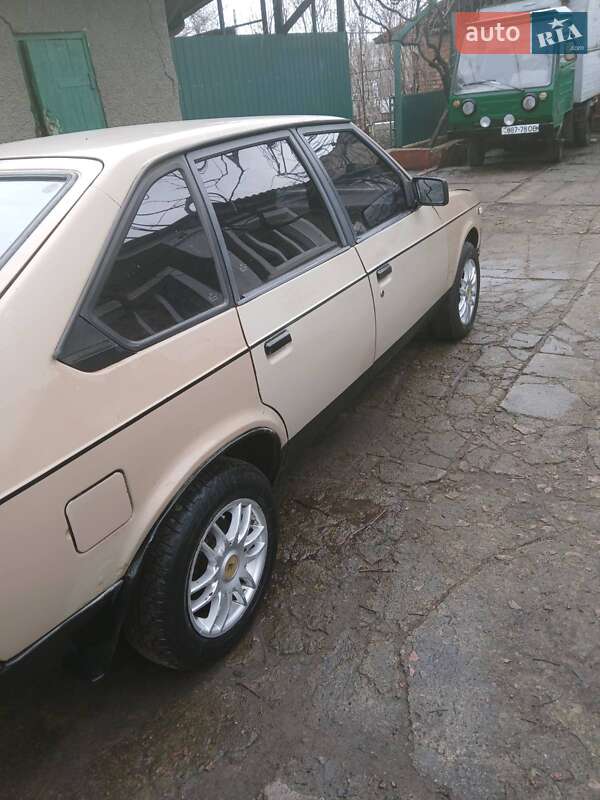 Хетчбек Москвич/АЗЛК 2141 1990 в Новоборисівці