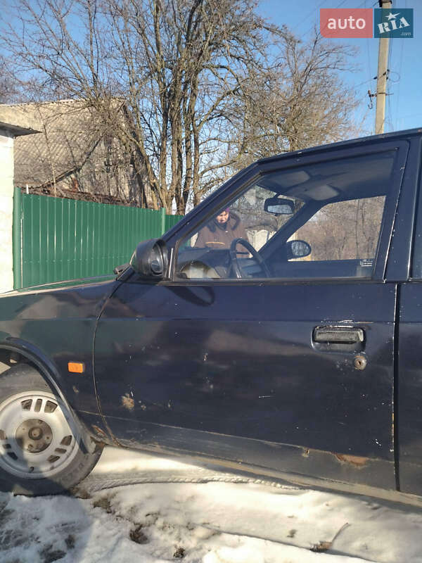 Хэтчбек Москвич/АЗЛК 2141 1996 в Днепре