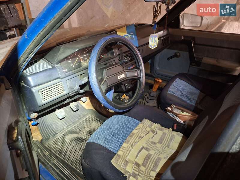 Хэтчбек Москвич/АЗЛК 2141 1994 в Краснограде