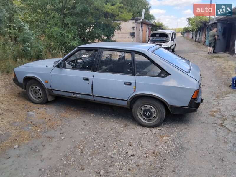 Хэтчбек Москвич/АЗЛК 2141 1992 в Кривом Роге