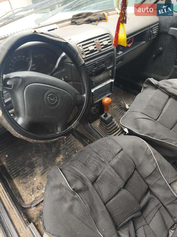 Хэтчбек Москвич/АЗЛК 2141 1991 в Градижске фото 4 Хэтчбек Москвич/АЗЛК 2141 1991 в Градижске