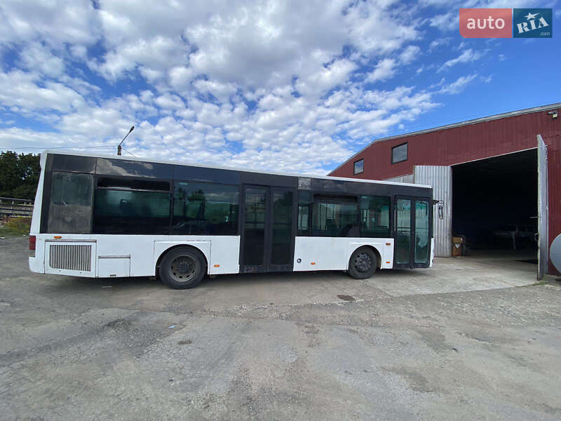 Міський автобус Neoplan N 4411 2000 в Чернівцях