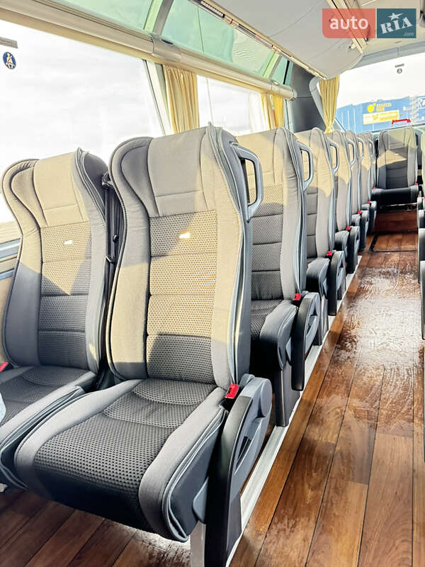 Туристичний / Міжміський автобус Neoplan N 5217 2011 в Чернівцях