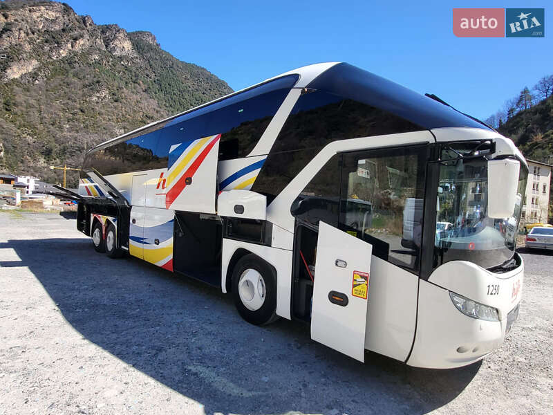 Туристичний / Міжміський автобус Neoplan N 2010 в Чернівцях