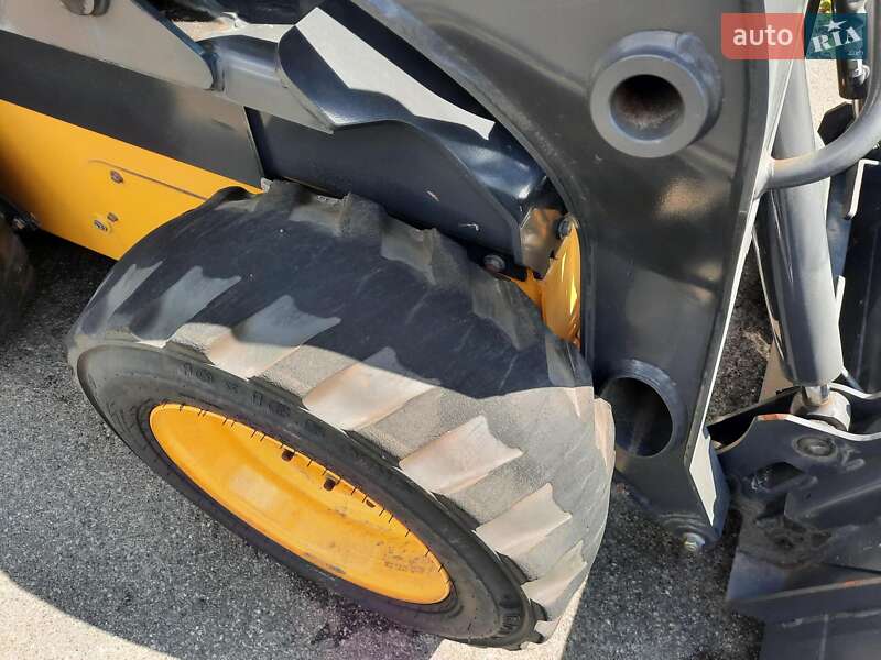 Минипогрузчик New Holland L218 2012 в Киеве
