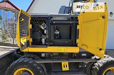 Колесный экскаватор New Holland MH 3.6 2009 в 
