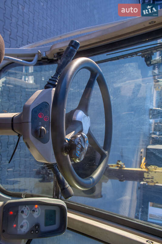 Колесный экскаватор New Holland MH 3.6 2003 в Житомире фото 15 Колесный экскаватор New Holland MH 3.6 2003 в Житомире