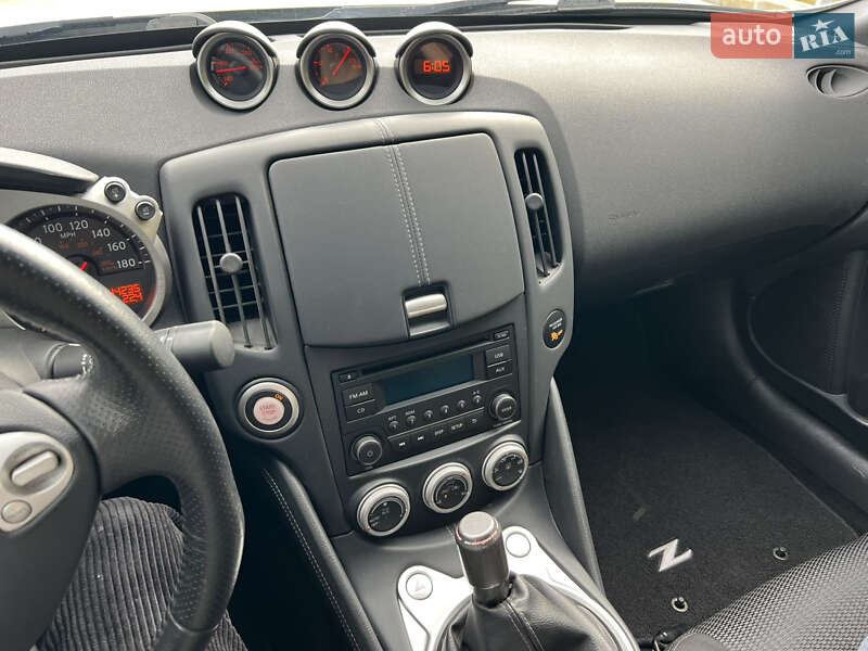 Купе Nissan 370Z 2016 в Києві фото 15 Купе Nissan 370Z 2016 в Києві