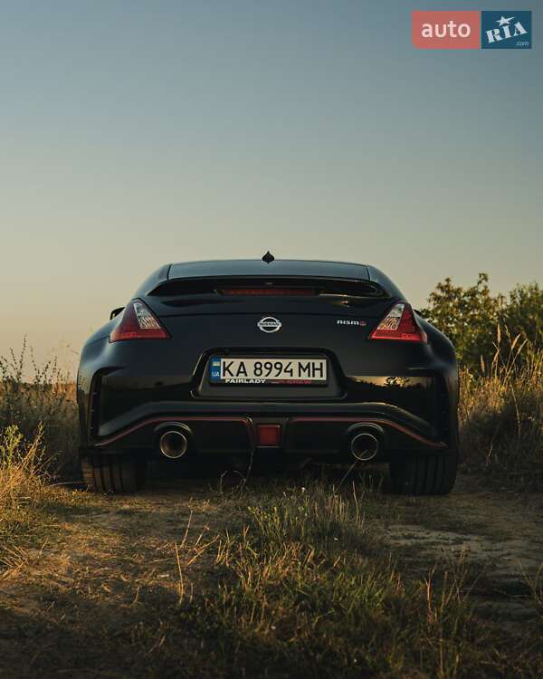 Купе Nissan 370Z 2018 в Киеве фото 14 Купе Nissan 370Z 2018 в Киеве