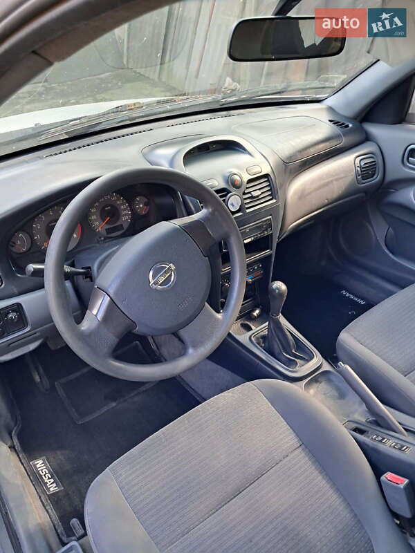 Седан Nissan Almera Classic 2006 в Нововолынске