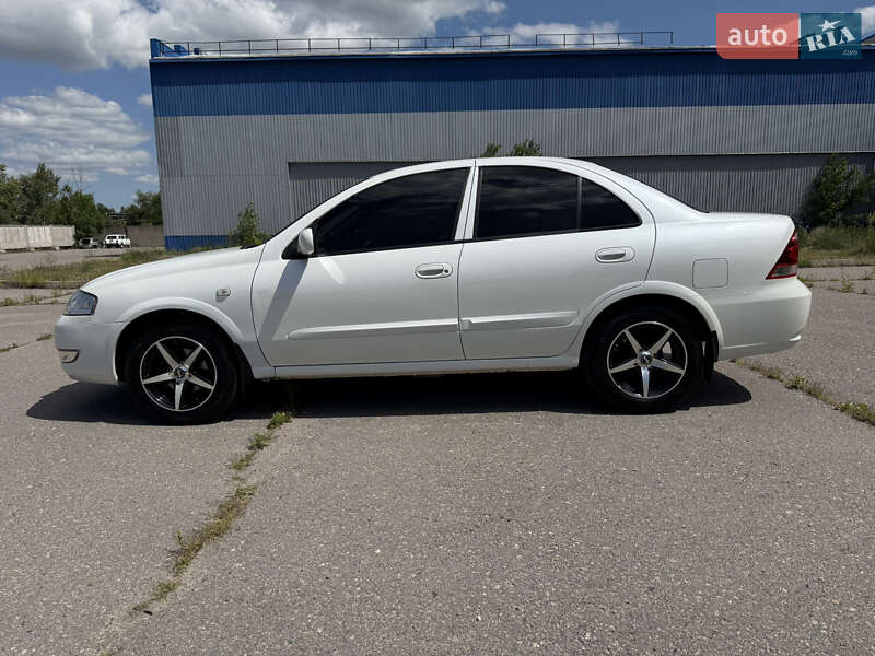 Седан Nissan Almera Classic 2012 в Кременчуге