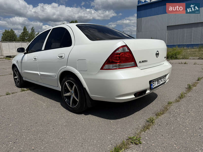 Седан Nissan Almera Classic 2012 в Кременчуге
