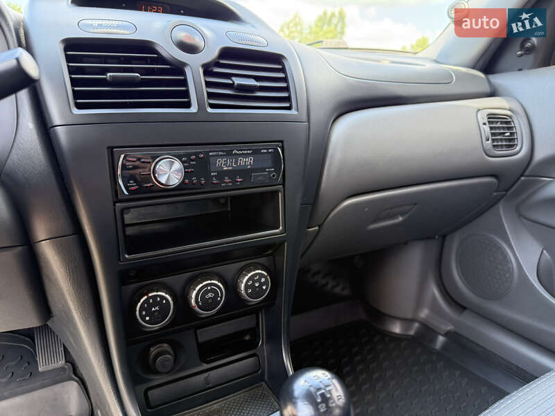 Седан Nissan Almera Classic 2012 в Кременчуге