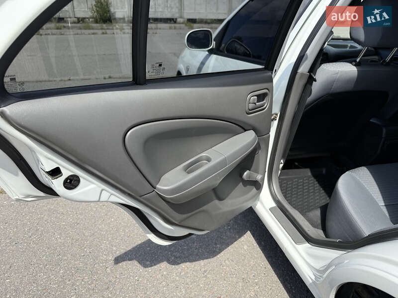 Седан Nissan Almera Classic 2012 в Кременчуге