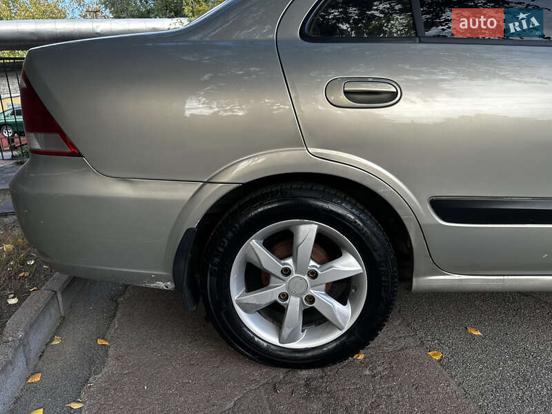 Седан Nissan Almera Classic 2006 в Киеве