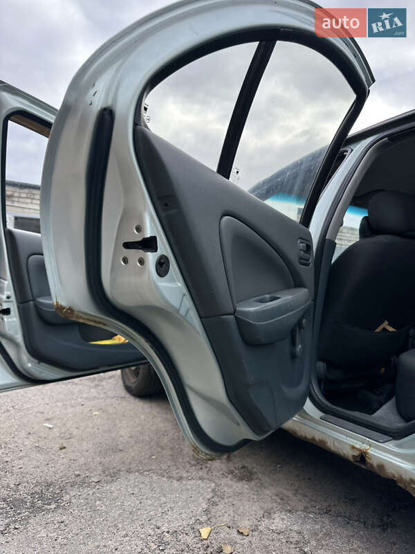 Седан Nissan Almera Classic 2006 в Кременчуге фото 12 Седан Nissan Almera Classic 2006 в Кременчуге