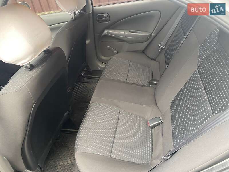 Седан Nissan Almera Classic 2008 в Ирпене