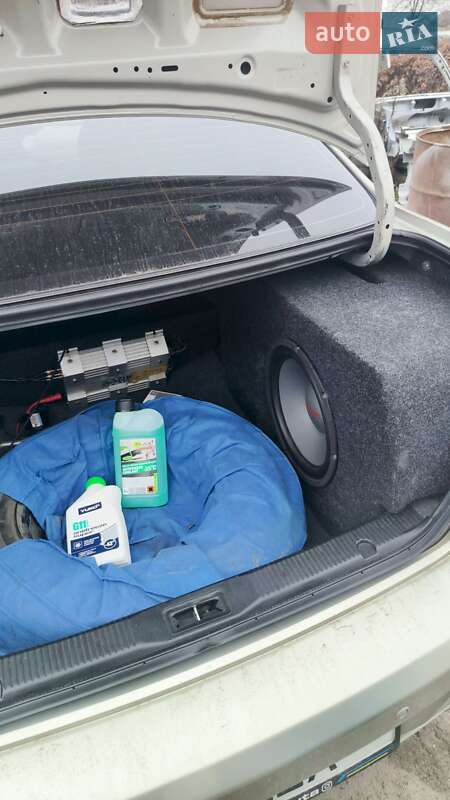 Седан Nissan Almera Classic 2008 в Остроге