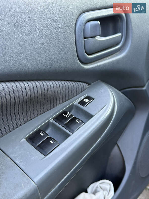 Седан Nissan Almera Classic 2007 в Черновцах