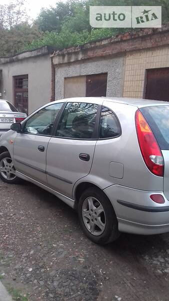 Хетчбек Nissan Almera Tino 2005 в 
