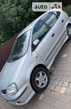 Хетчбек Nissan Almera Tino 2004 в Луцьку