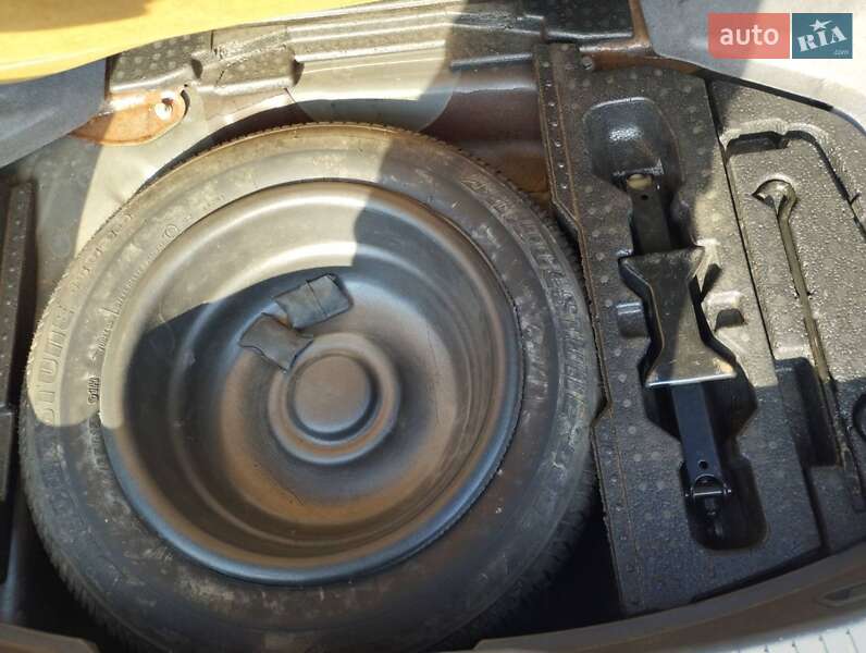Минивэн Nissan Almera Tino 2006 в Калуше