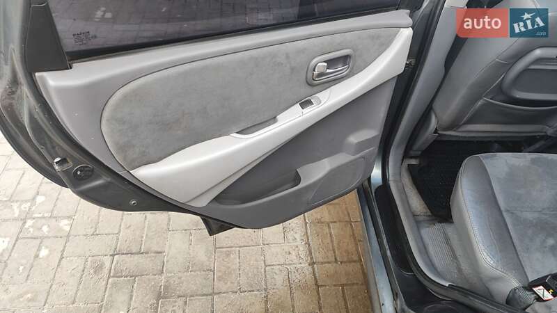 Минивэн Nissan Almera Tino 2005 в Лозовой