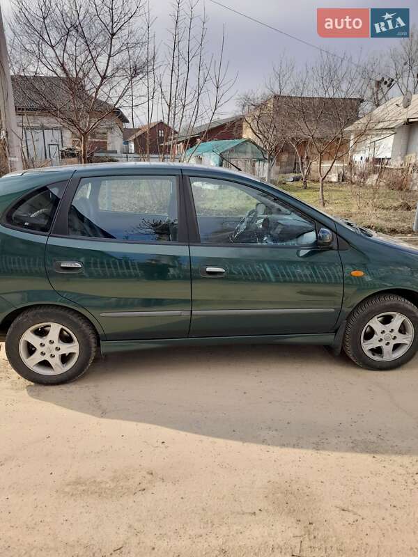 Nissan Almera Tino 2005