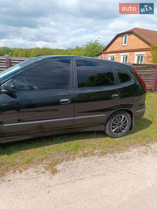 Минивэн Nissan Almera Tino 2002 в Семеновке