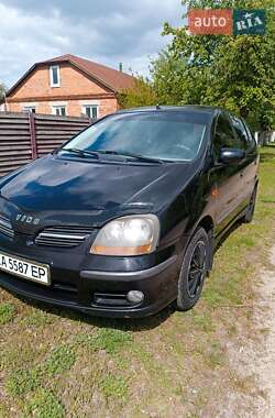 Минивэн Nissan Almera Tino 2002 в Семеновке