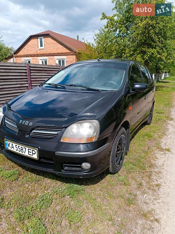 Nissan Almera Tino 2002