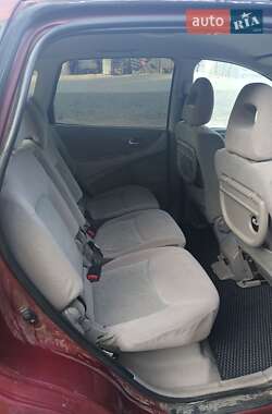 Минивэн Nissan Almera Tino 2001 в 
