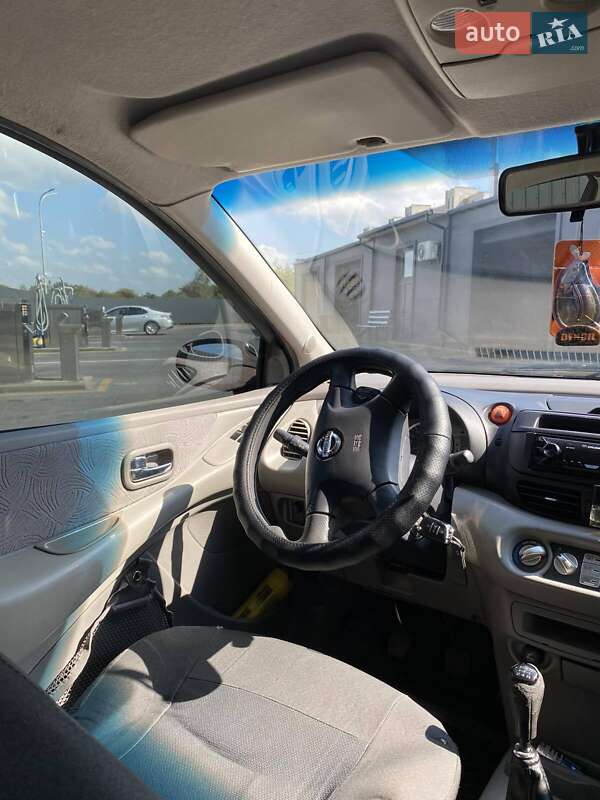 Минивэн Nissan Almera Tino 2001 в Шептицькому