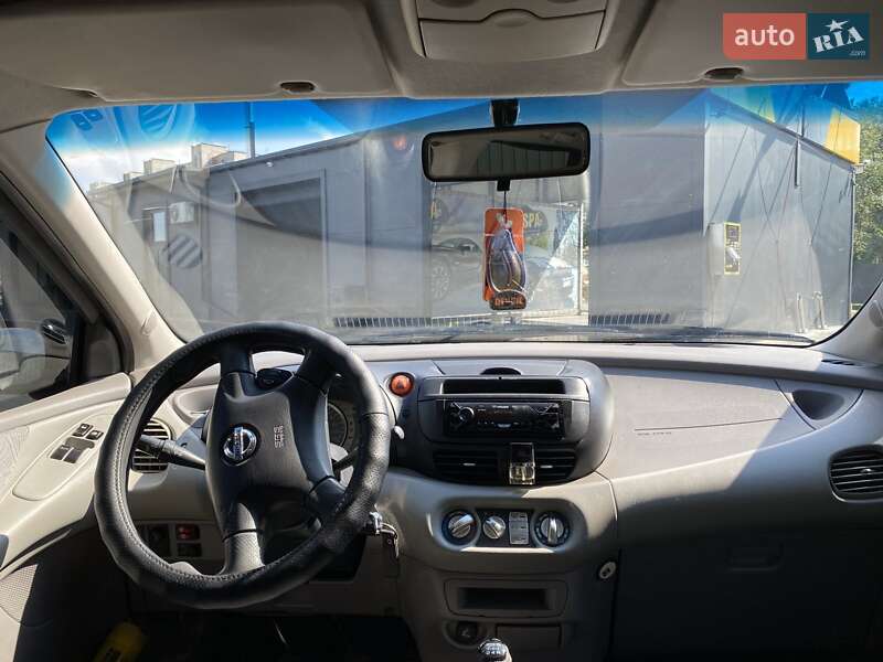 Минивэн Nissan Almera Tino 2001 в Шептицькому