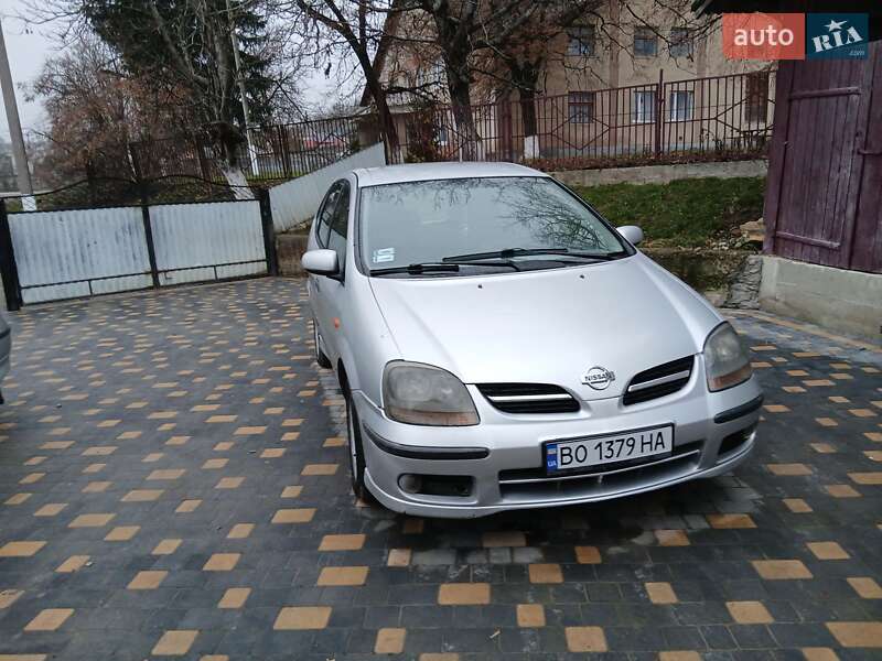 Nissan Almera Tino 2001