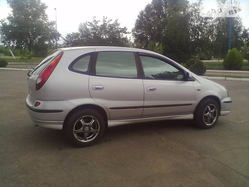 Хетчбек Nissan Almera 2001 в Ізмаїлі