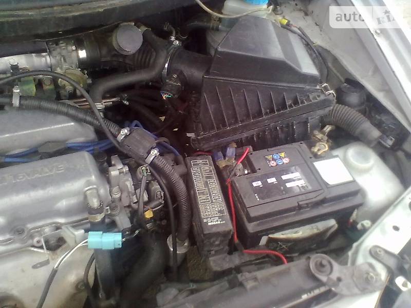 Хетчбек Nissan Almera 2001 в Ізмаїлі