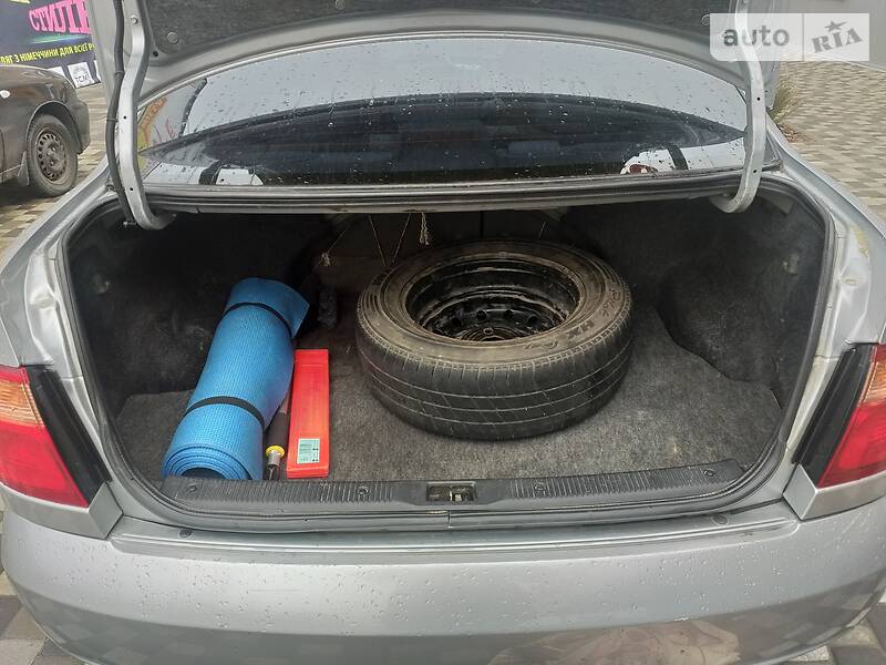 Седан Nissan Almera 2003 в Ірпені