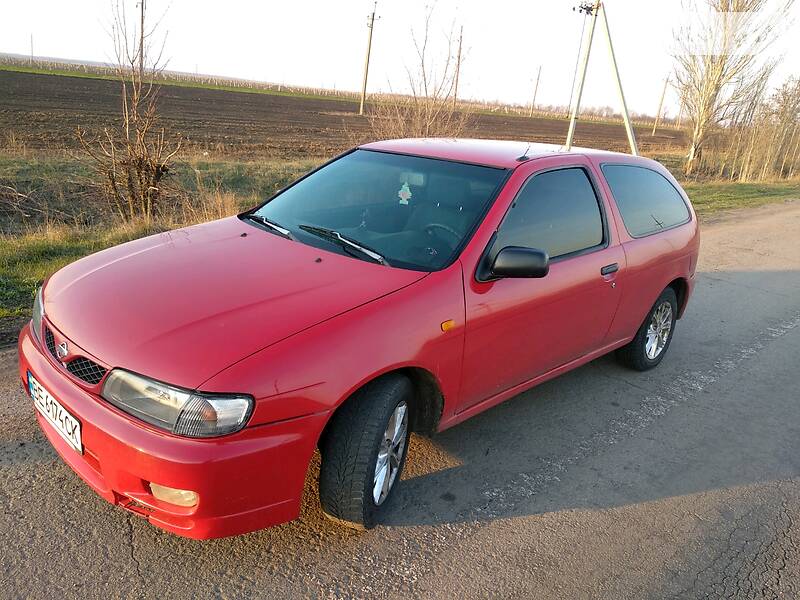 Хэтчбек Nissan Almera 1996 в Вознесенске
