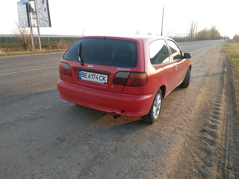 Хэтчбек Nissan Almera 1996 в Вознесенске