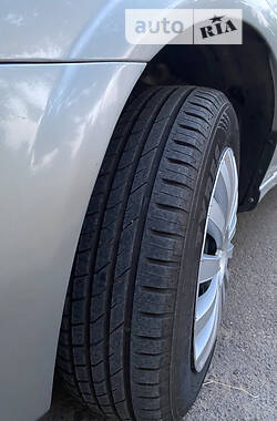 Хэтчбек Nissan Almera 2006 в 