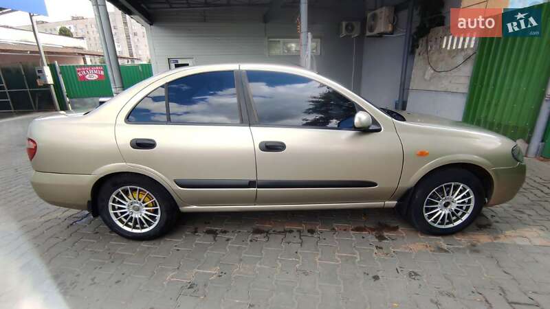 Седан Nissan Almera 2003 в Чорноморську