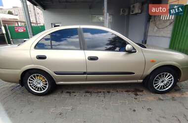 Седан Nissan Almera 2003 в Черноморске