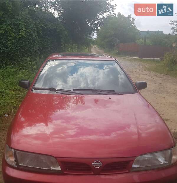 Седан Nissan Almera 1996 в Івано-Франківську